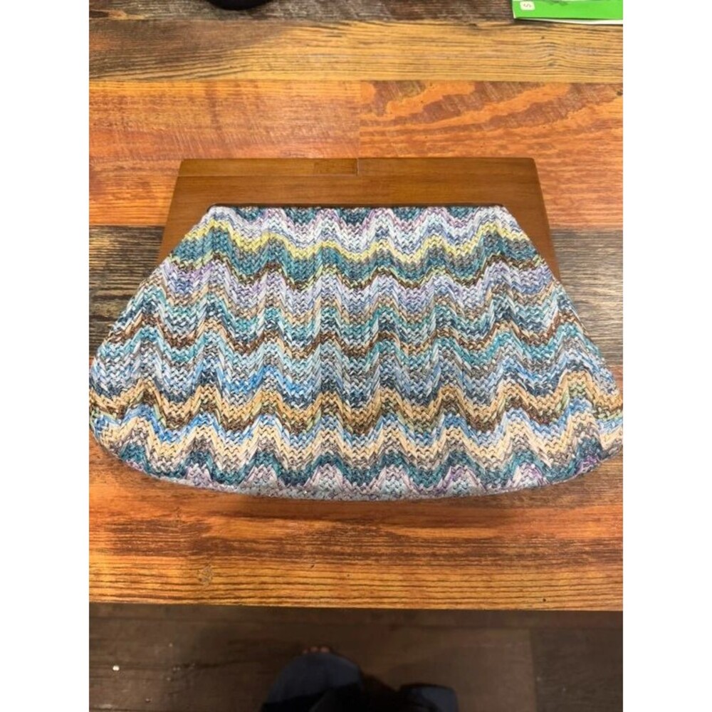 Shiraleah Cheveron Crochet Clutch Blue Wood Handle